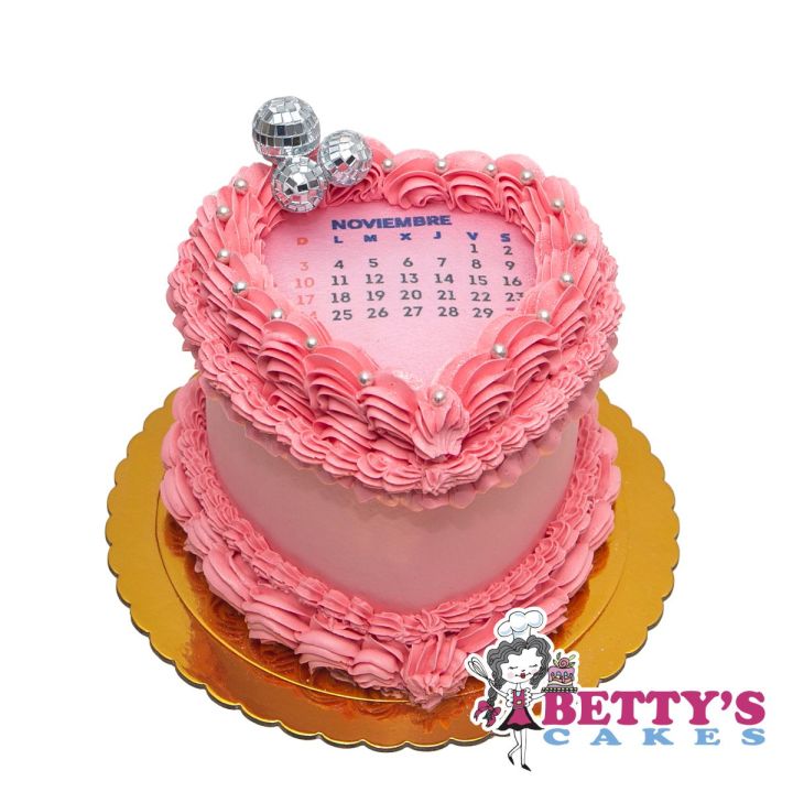 tarta corazon con calendario decorada buttercream